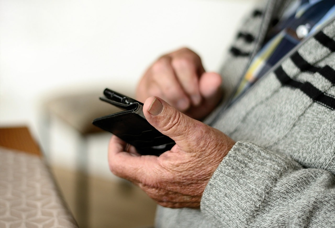 Comment choisir un téléphone portable pour un senior ?