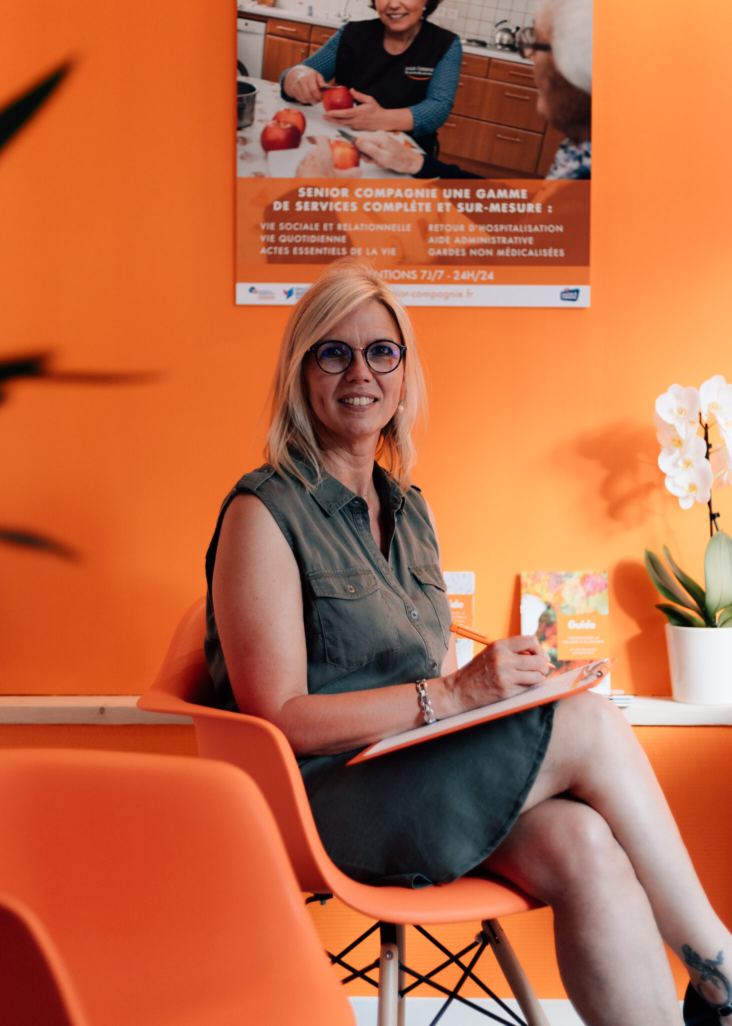 Véronique Dumortier à l'intérieur de son agence d'aide à domicile Senior Compagnie Bailleul