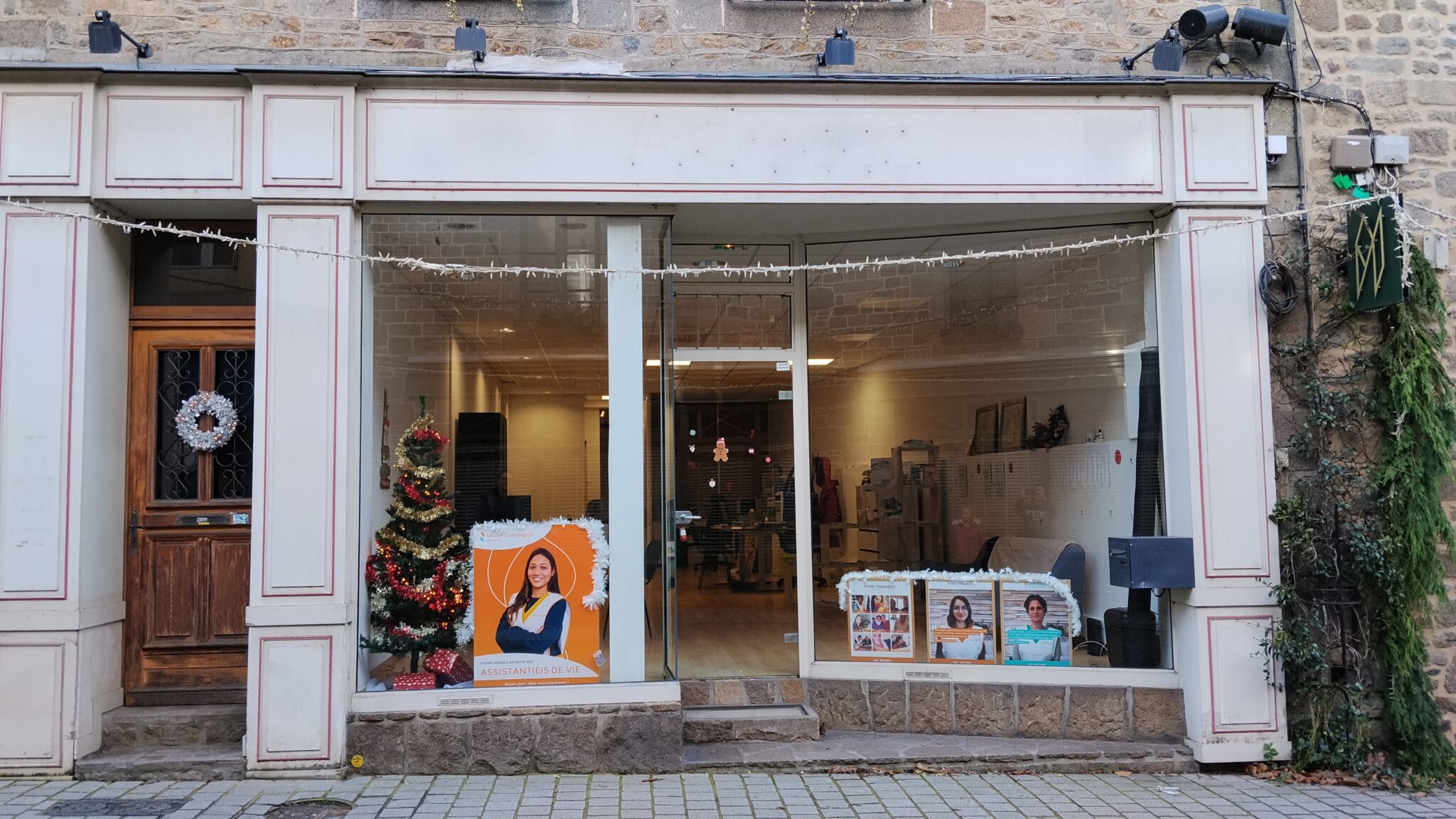 Vitrine de l'agence d'aide à domicile Senior Compagnie Combourg