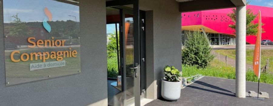 Vitrine de l'agence Senior Compagnie Pont-Audemer
