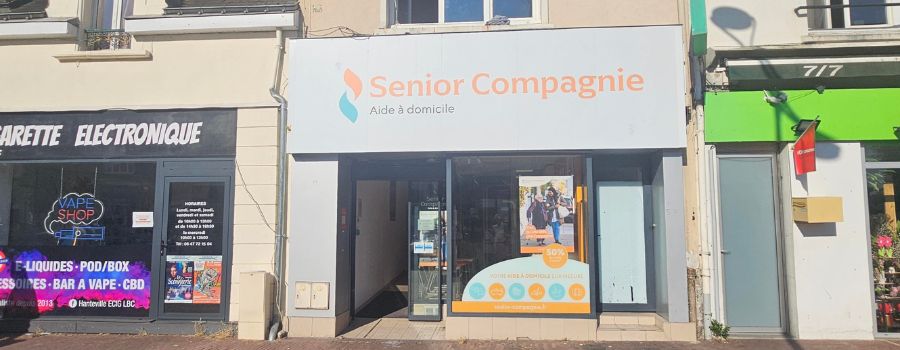 Vitrine de l'agence d'aide à domicile Senior Compagnie Le Mans
