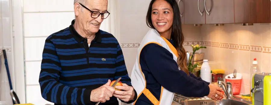 Aide au repas avec auxiliaire de vie à domicile