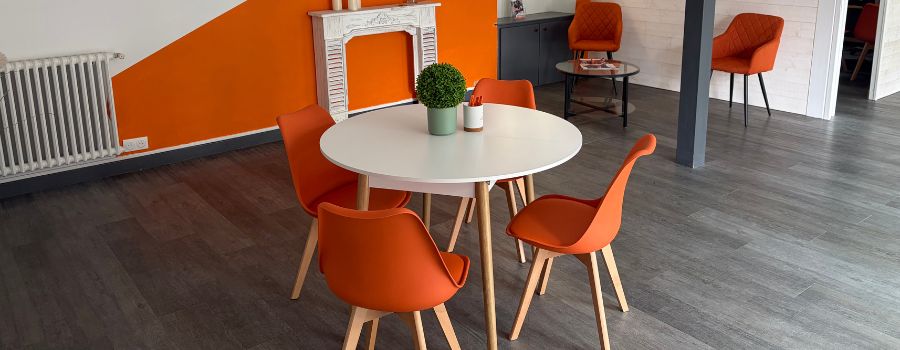 Intérieur de l'agence d'aide à domicile Senior Compagnie Theix