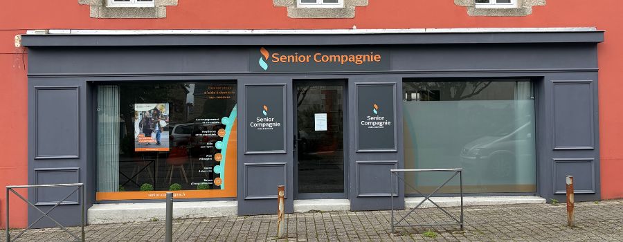 Vitrine de l'agence d'aide à domicile Senior Compagnie Theix