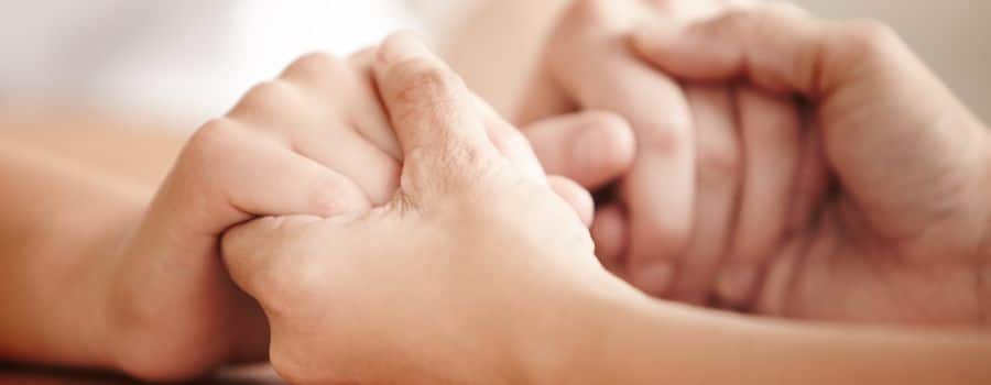Comment dédommager un aidant familial avec l'APA ?