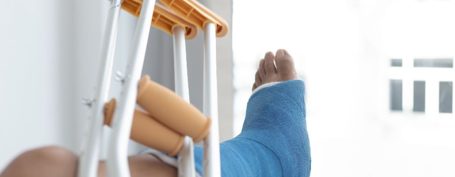 Fracture du col du fémur de la personne âgée : que faire ?